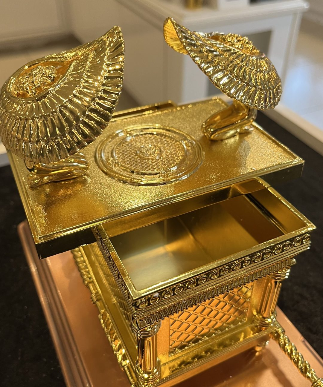 Arca da Aliança Metal com Ouro - Média
