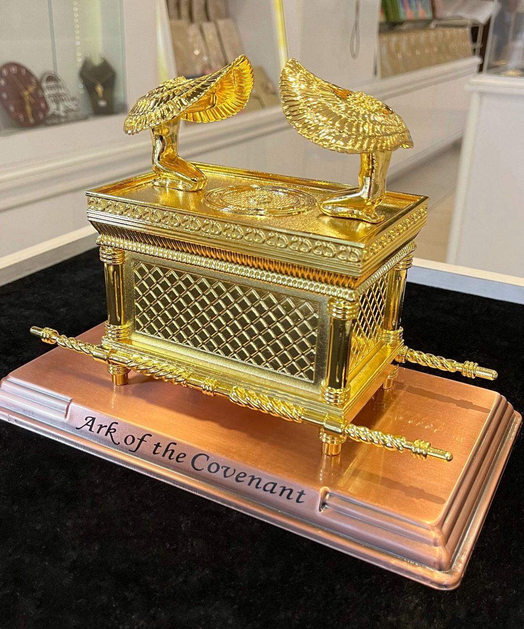 Arca da Aliança Metal com Ouro - Média
