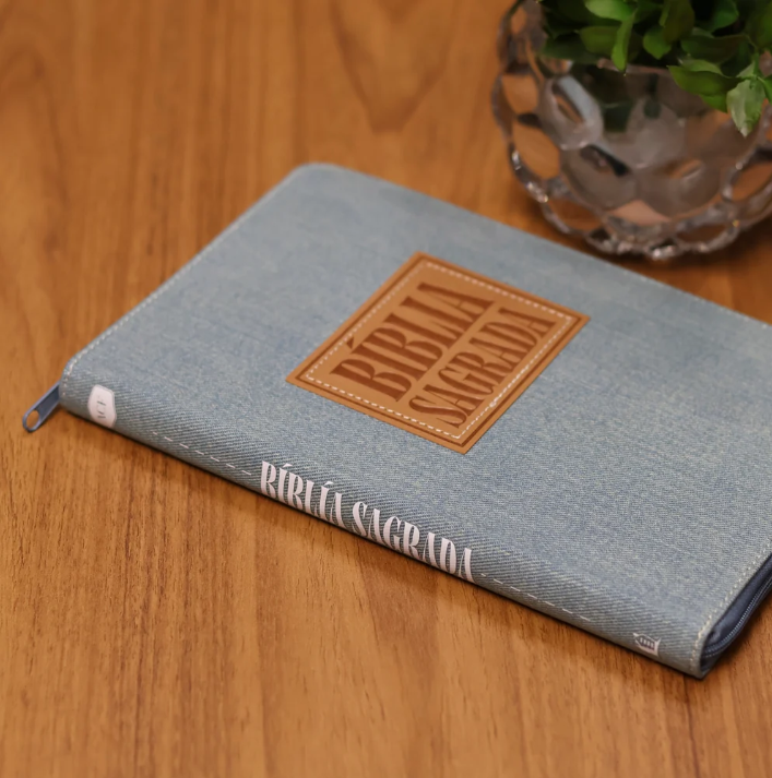Bíblia Slim ACF Capa Tecido Jeans com Zíper